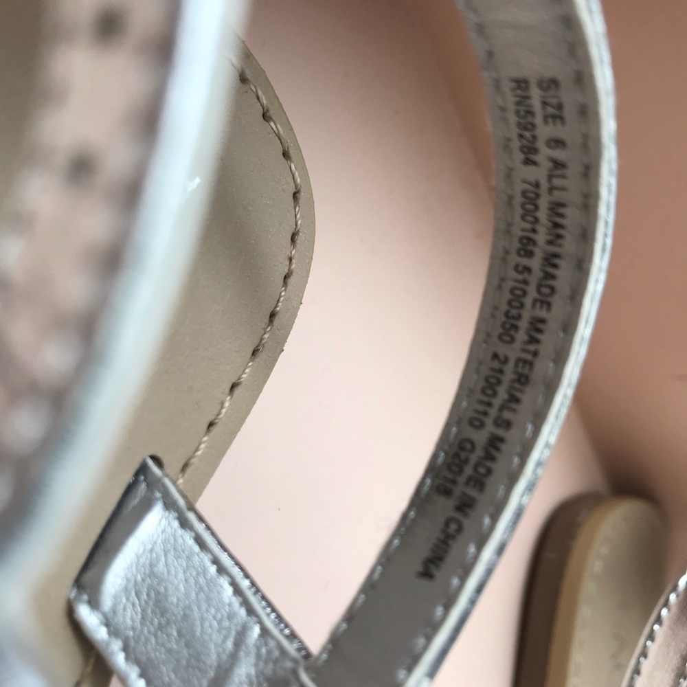 The Children’s Place Silver Tassle Sandals NWOT - Picture 4 of 4